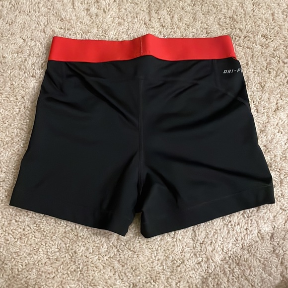 Nike Pros - Picture 2 of 4